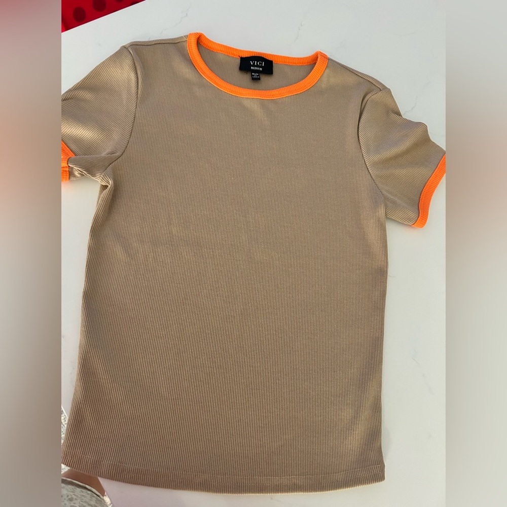 Vici  *New* Tan and Orange T-Shirt sz m